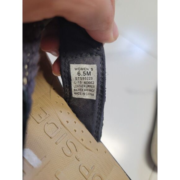 ~ Womens Sperry top sider flip flops - some damage in picture - Picture 6 of 7